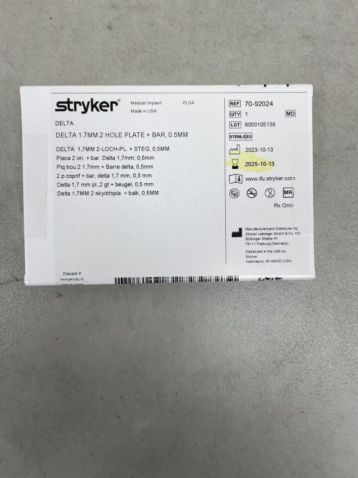 70-92024 - STRYKER - delta 1.7mm 2 hole plate + bar, 0.5mm, (BX/1) - ( Expiry Date: 2025-10-13 )