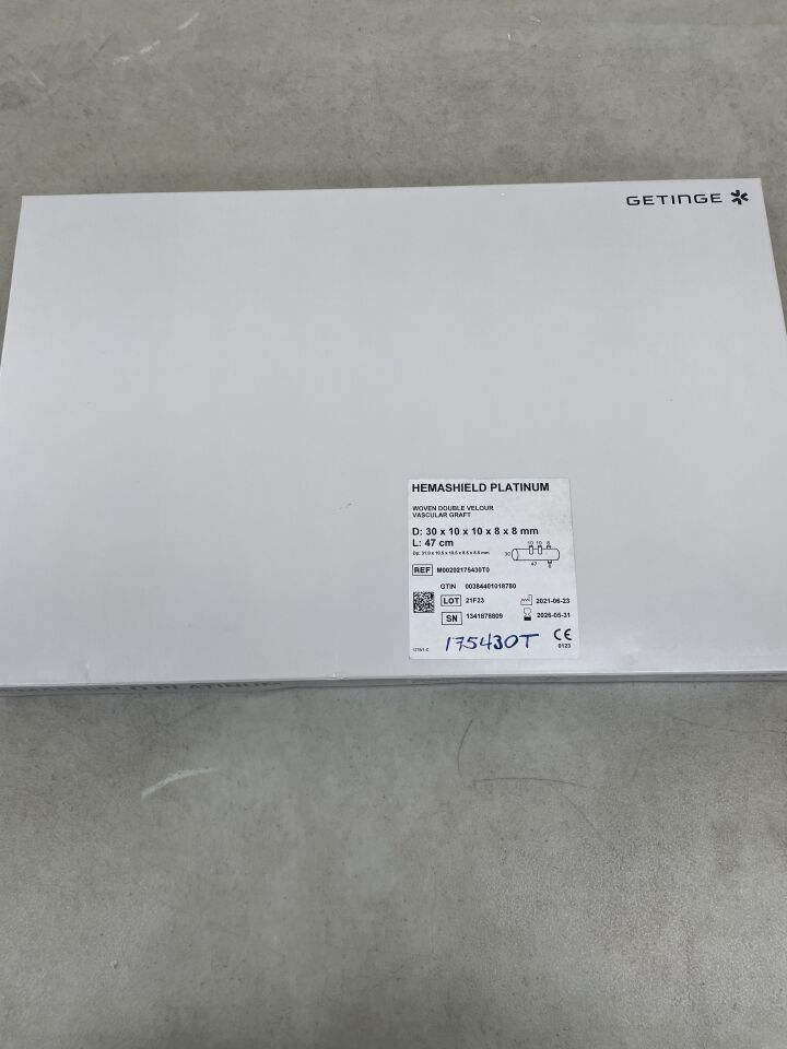 M00202175430T0 - MAQUET - Hemashield Platinum Woven Double Velour Vascular Graft, 47cm, (BX/1) - ( Expiry Date: 2026-05-31 )