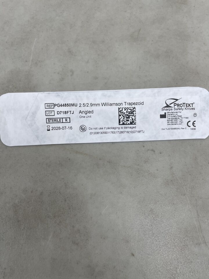 PG44850MU - PROTEKT - 2.5/2.9mm Williamson Trapezoid Safety Knife, Angled, (EA) - ( Expiry Date: 2028-07-16 )
