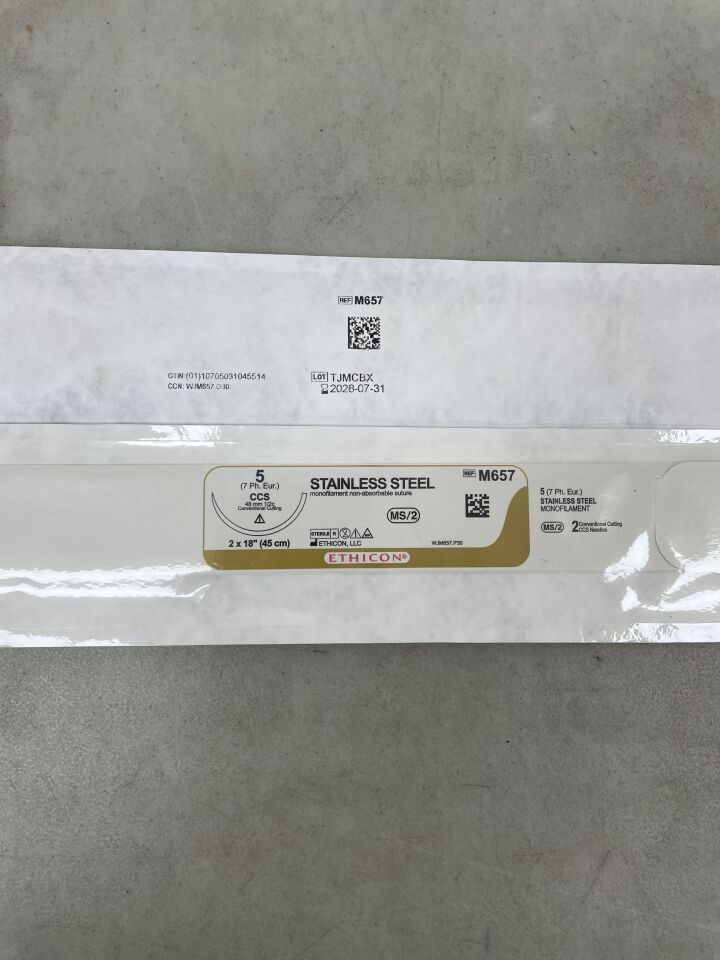 M657G - ETHICON - Surgical Stainless Steel Suture, Conventional Cutting - Sternum, Non-Absorbable, CCS 48mm ½ Circle, Monofilament B & S 20 2-18" = 45cm, Size: 5, (EA) - ( Expiry Date: 2028-07-31 )