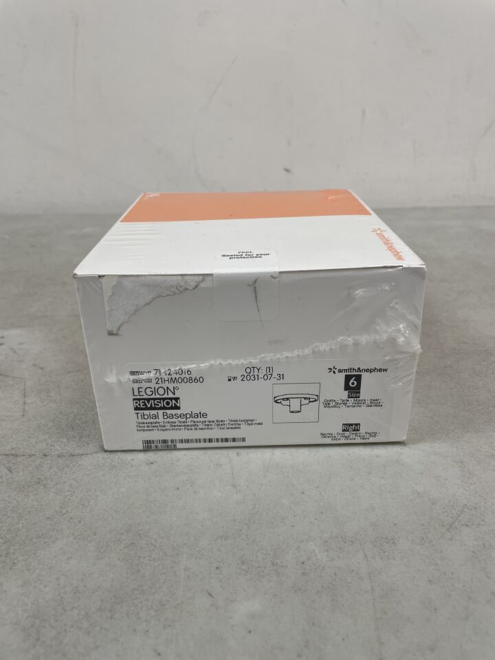 71424016 - SMITH & NEPHEW - Genesis II Metal Backed Cemented Non-Porous Tibial Base, Size 4, (BX/1)