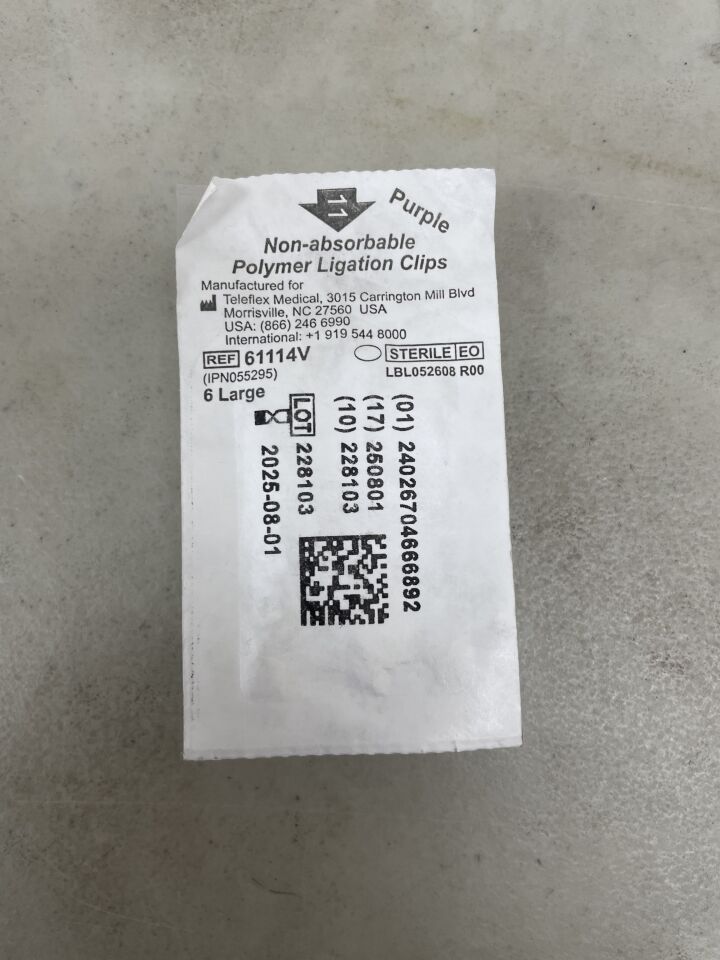 61114V - TELEFLEX - Symmetry Vesolock Polymer Ligating Clips, Large, 6 Clips/Cartridge, (EA) - ( Expiry Date: 2025-08-01 )