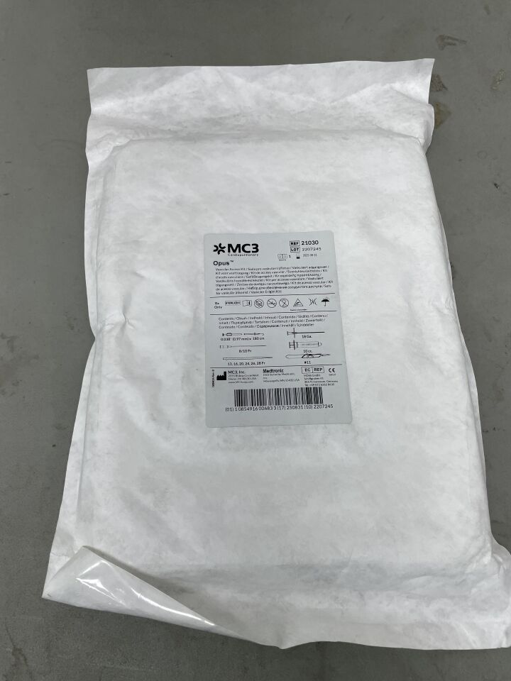 21030 - MEDTRONIC - MC3 Cardiopulmonary Vascular Access Kit, 18G, 0.038" x 180cm, (EA)