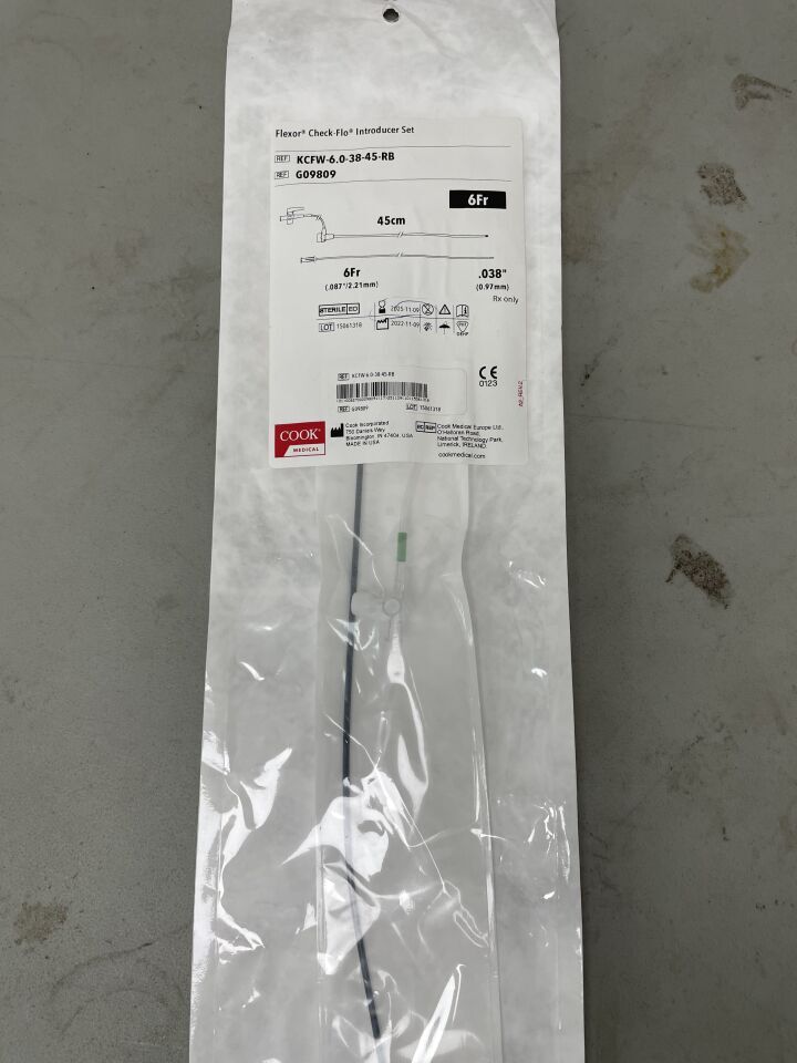 G09809 - COOK - Flexor Introducer w/Small Check-Flo Valve 6F x 45cm, 0.038", (EA)