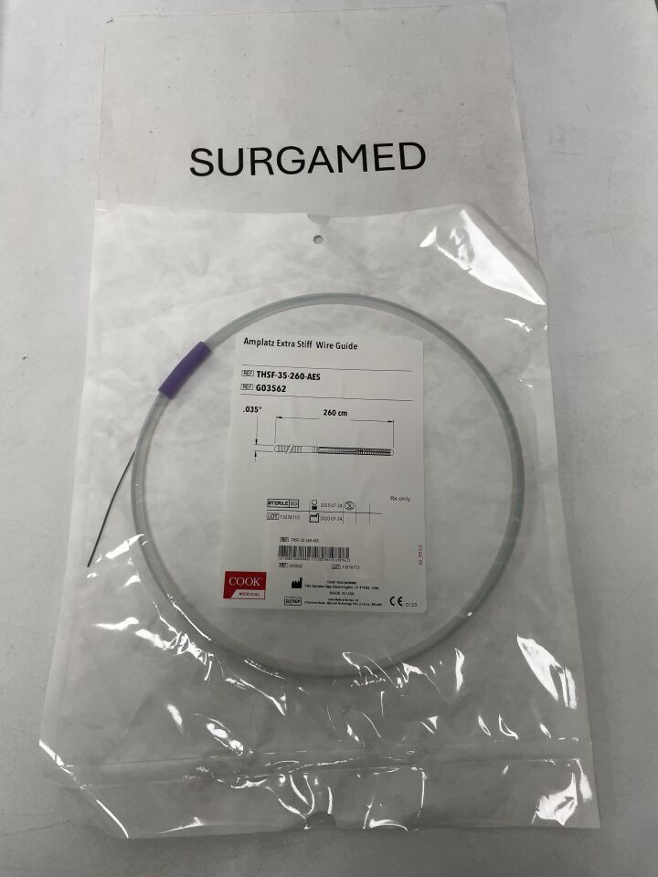 G03562 - COOK - Amplatz Extra Stiff Wire Guide - .035" x 260cm, ()