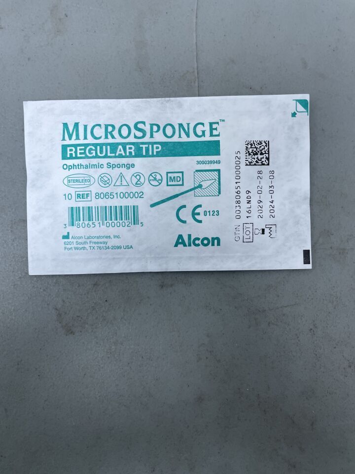 8065100002 - ALCON - Regular TIP Opthalmic Sponge, (EA)