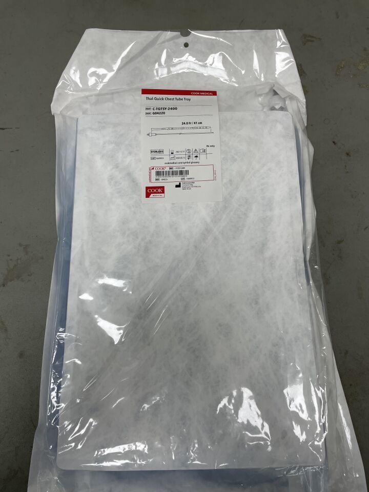 G04220 - COOK - Thal-Quick Chest Tube Tray 24F x 41cm - UOM EA - expiration 2027-12-31, ()