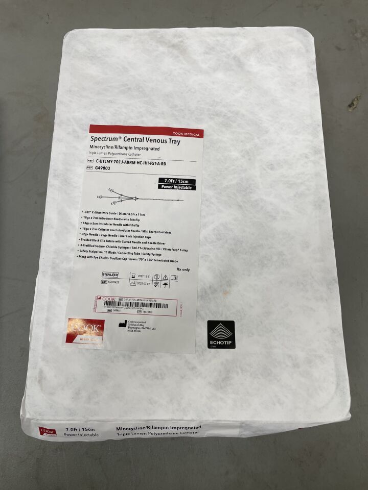 G49803 - COOK - Spectrum Triple Lumen Central Venous Catheter Tray, Power Injectable, 7F x 15cm - UOM EA - expiration 2027-12-31, (EA)