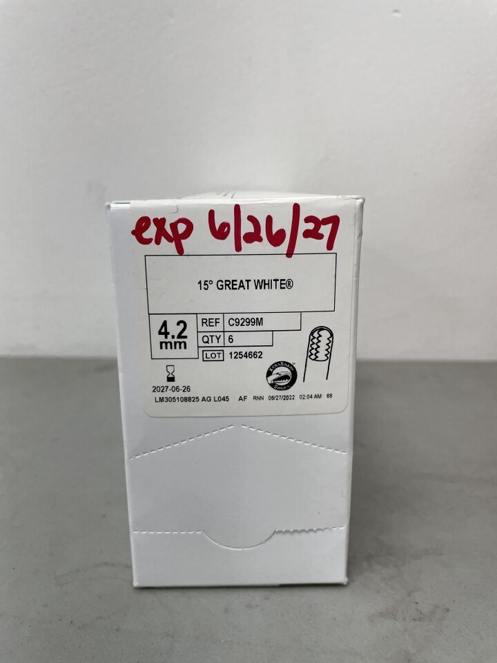 C9299M - CONMED - Great White Arthroscopy Blade, 15 degrees, 4.2mm, (BX/6)
