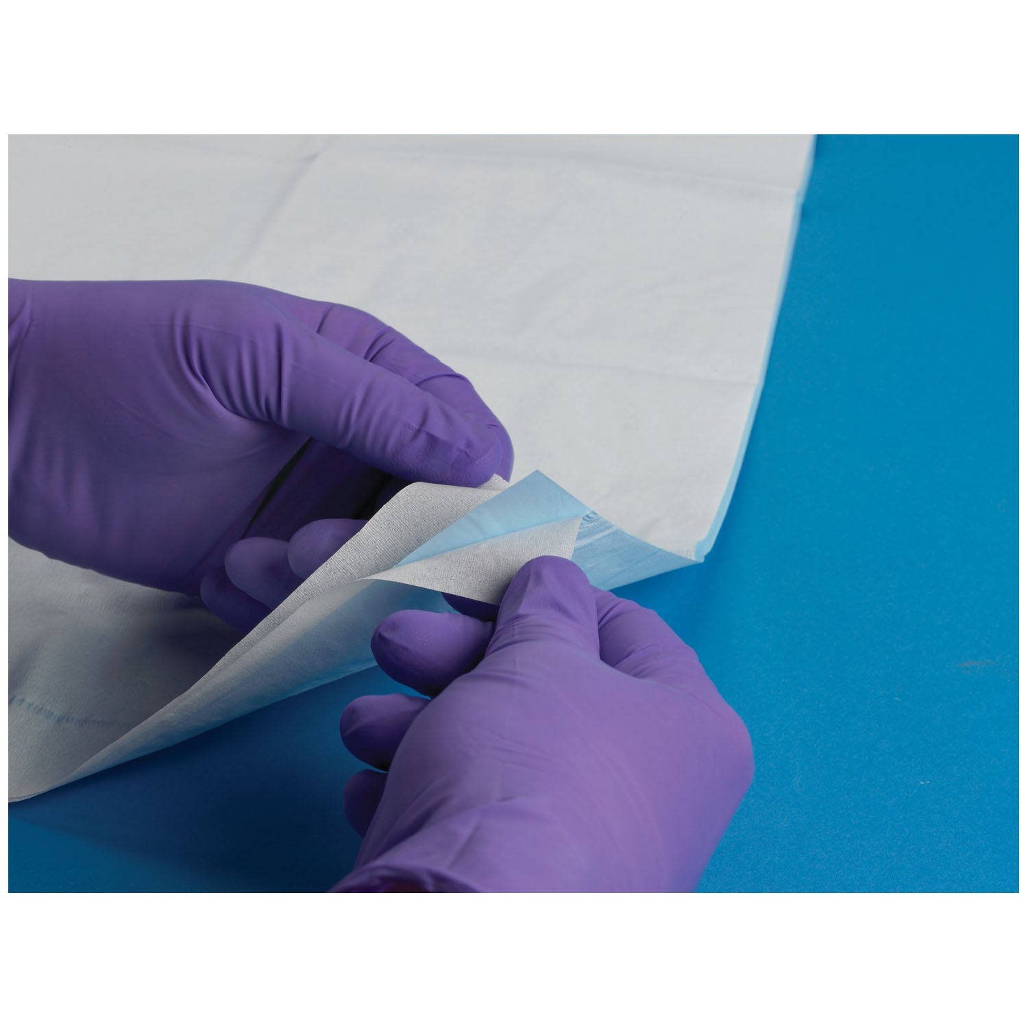 695 - Busse Hospital Disposables, Inc. - Towel, Non-Sterile, Nonfenestrated, Autoclavable: Polypropylene Film Center, Blue/ White, Bulk Packed 500/cs    , cs