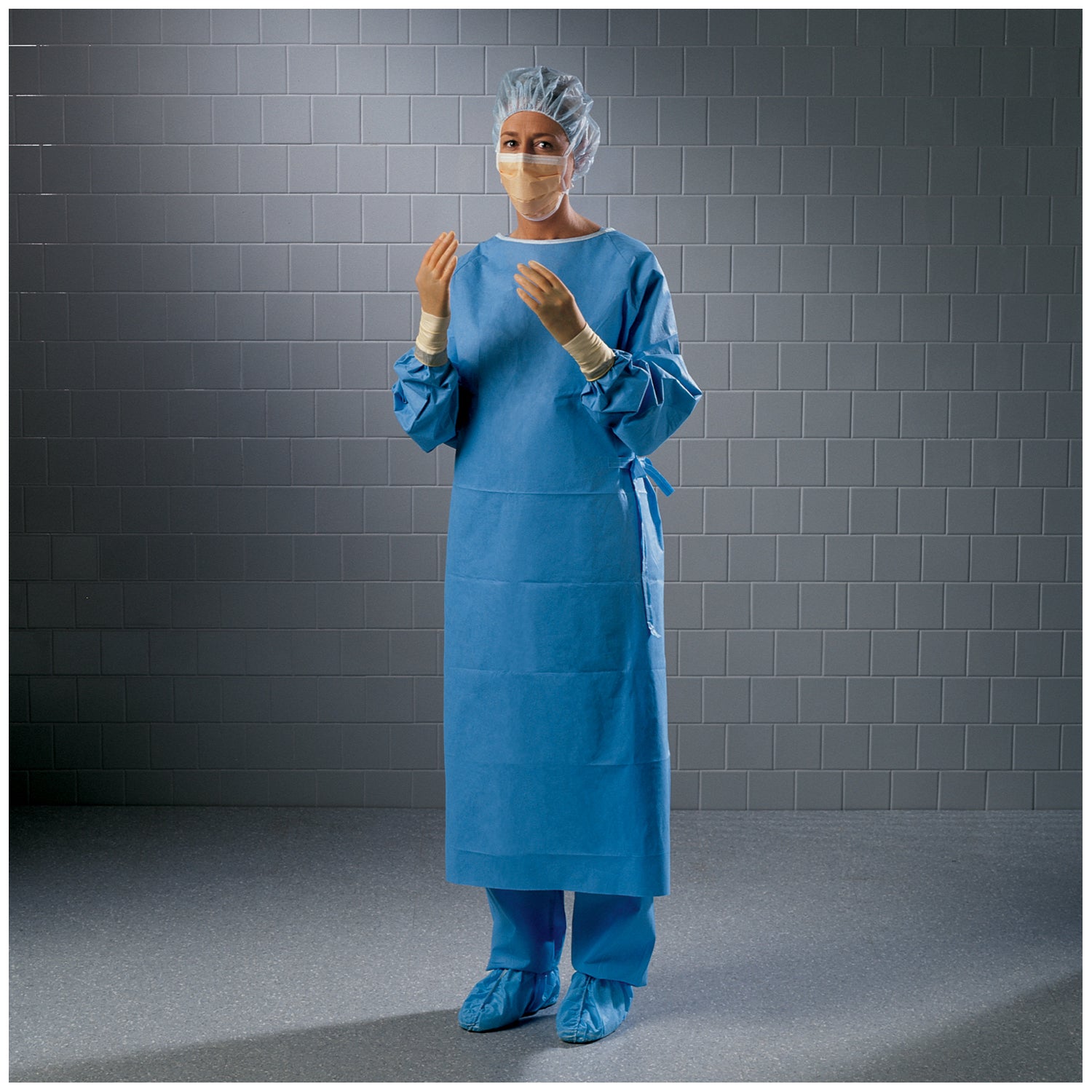 95221 - O&M Halyard - Reinforced Gown, Raglan Sleeves, X-Large, Sterile, Fabric Reinforced, 28/cs (US Only)    , cs
