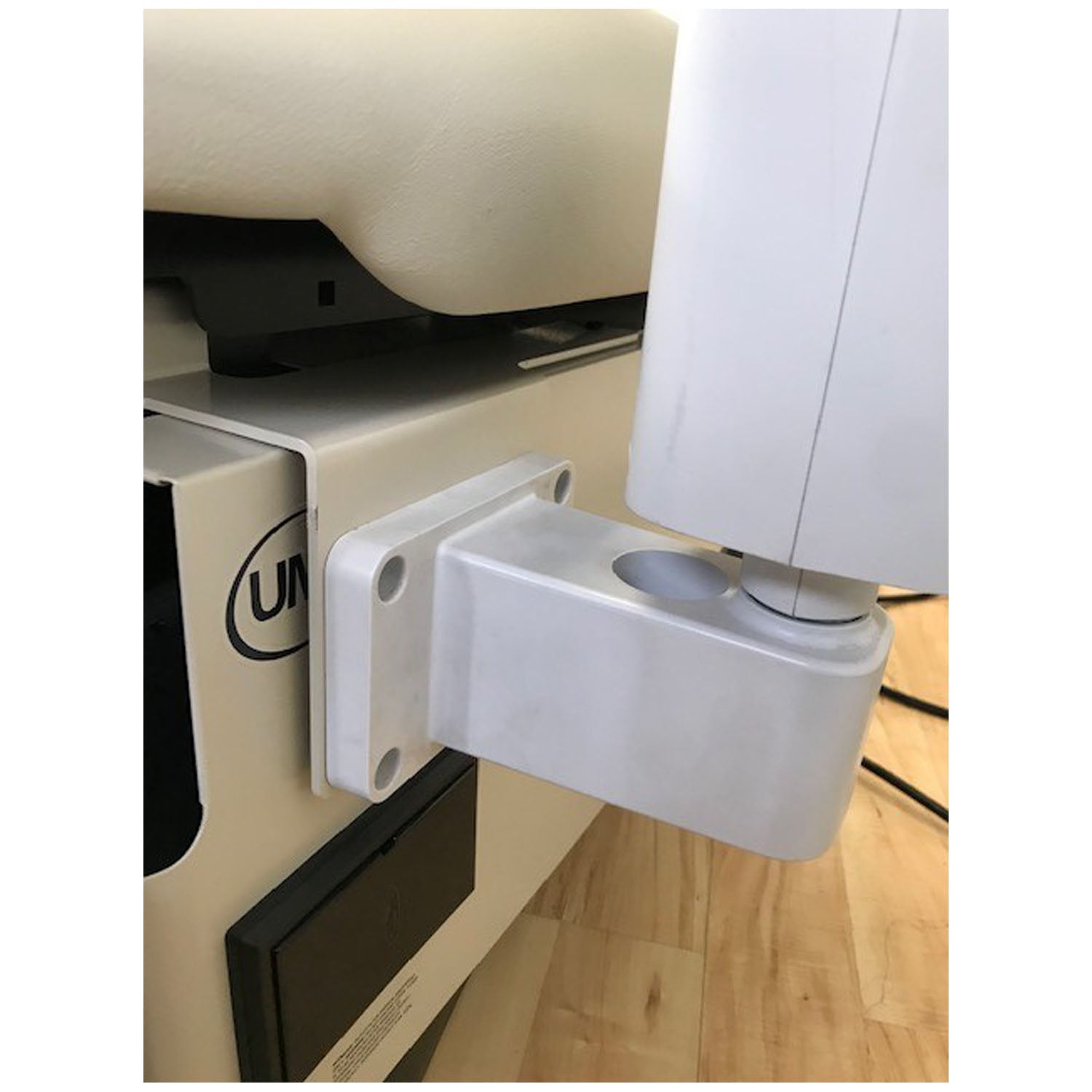474 - UMF Medical - Placa de montaje frontal para soporte de luz Welch Allyn n.° 48955 (paciente derecho) Compatible con luz de la serie WA Green 48810, instalable en campo para las series 4010-650, 4011-650, 5016-650 (SOLO ENVÍO DIRECTO), c/u